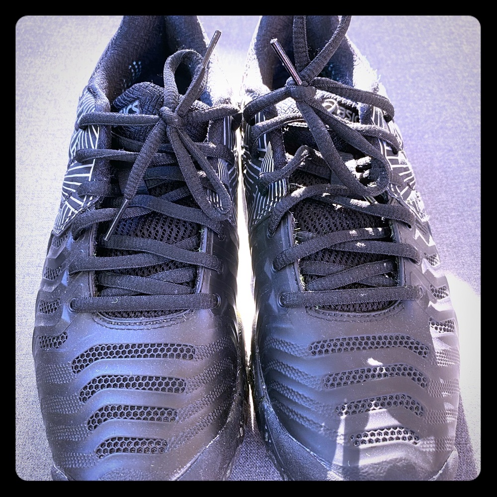 ASIC tennis shoes